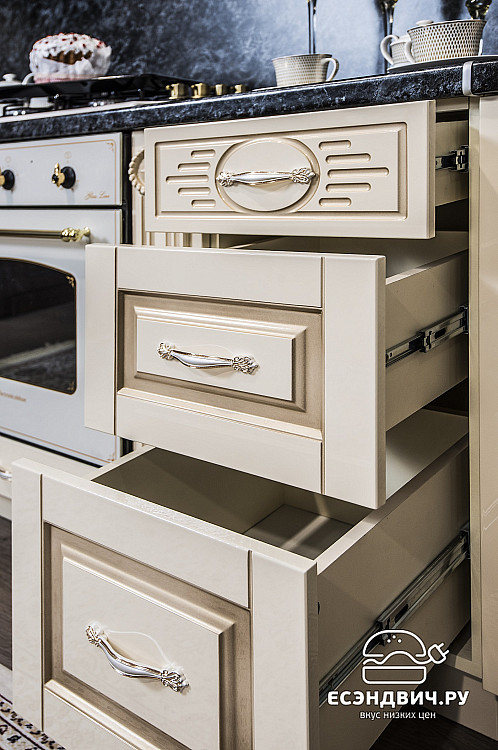 Шкаф 1700 "Маэстро" (МДФ) (Крем глянец/Патина/Лак) UgVr