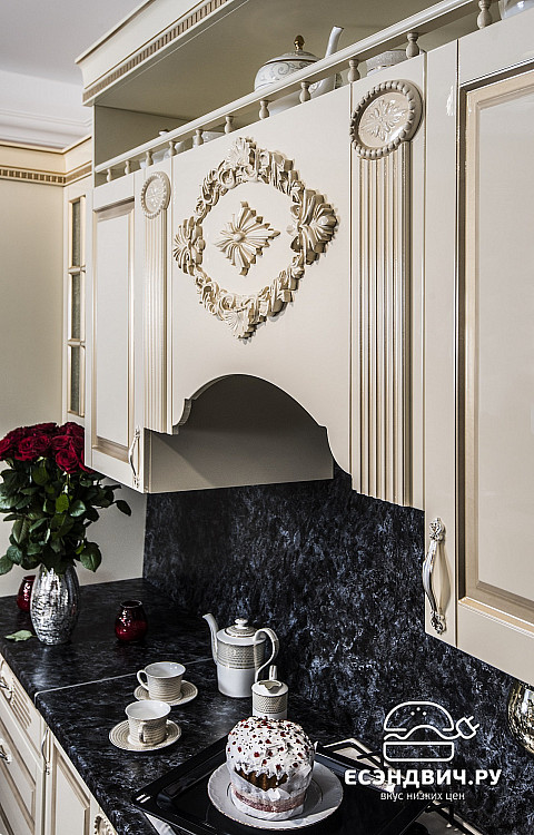 Шкаф угловой "Маэстро" (МДФ) (Крем глянец/Патина/Лак) UgVr