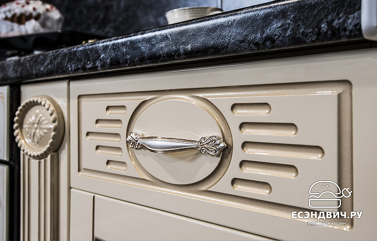 Кухня 3,9 "Маэстро" (МДФ) (Крем глянец/Патина/Лак) UgVr